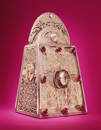 Het Heiligdom van de Klok van St. Patrick, uit Armagh, Ierland, c.1100 door Celtic